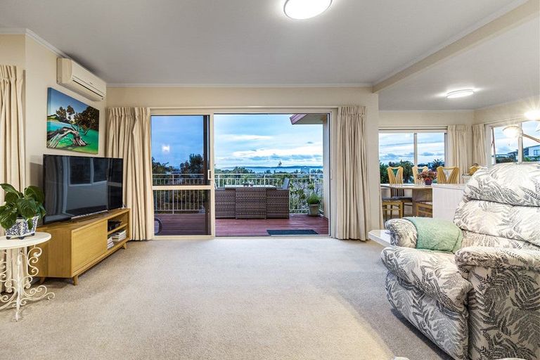 Photo of property in 4 Astor Place, Orewa, 0931