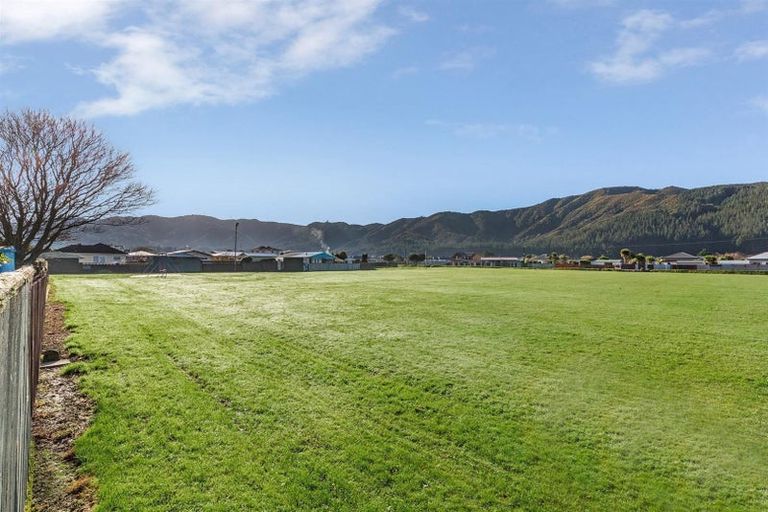 Photo of property in 236 Wellington Road, Wainuiomata, Lower Hutt, 5014