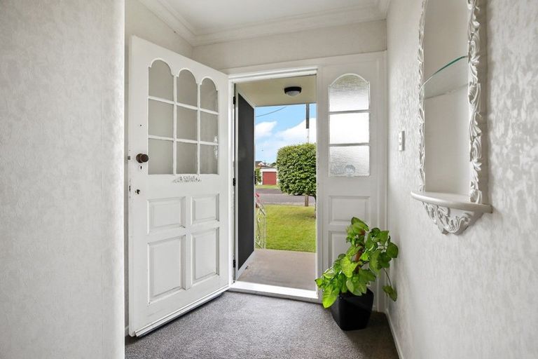 Photo of property in 27 Howden Road, Fairfield, Hamilton, 3214