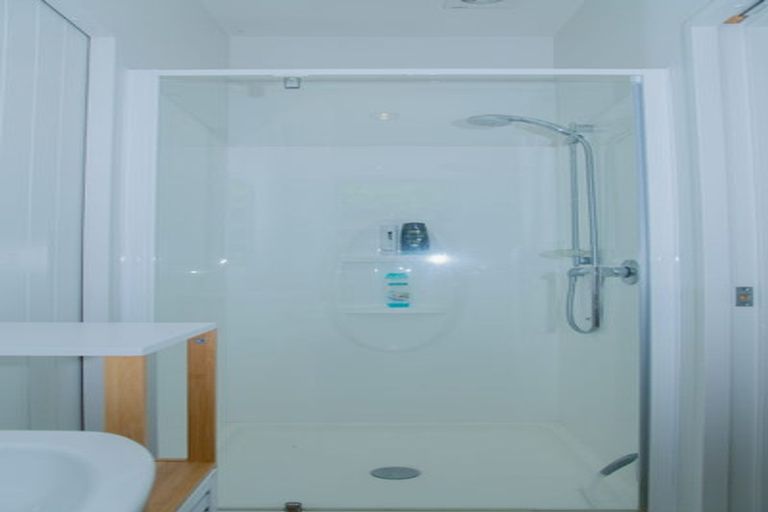 Photo of property in 13a Graham Avenue, Te Atatu Peninsula, Auckland, 0610