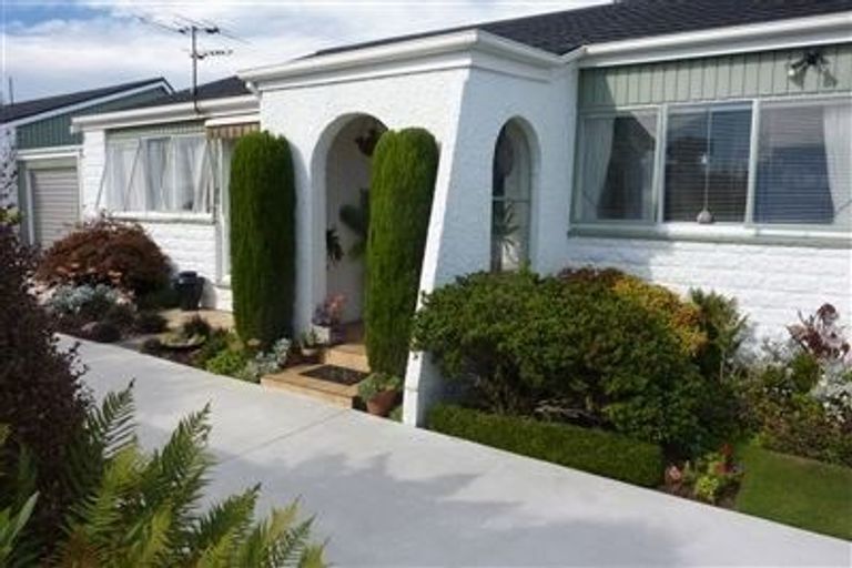 Photo of property in 1/57 Winters Road, Redwood, Christchurch, 8051