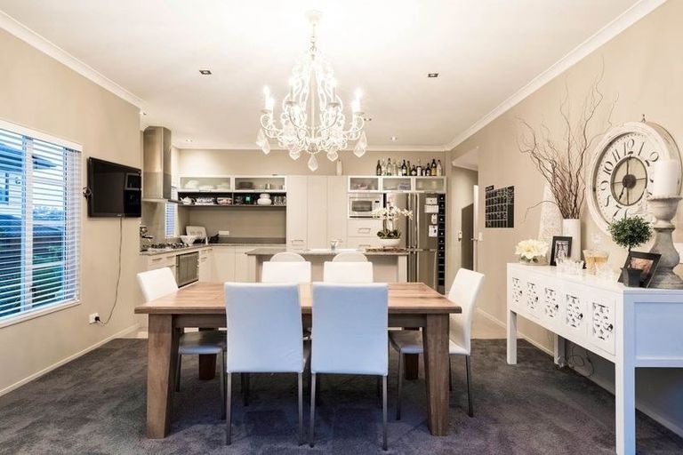 Photo of property in 5 Chateau Rise, Flat Bush, Auckland, 2016