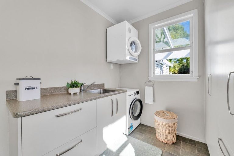 Photo of property in 568 South Road, Omata, New Plymouth, 4374