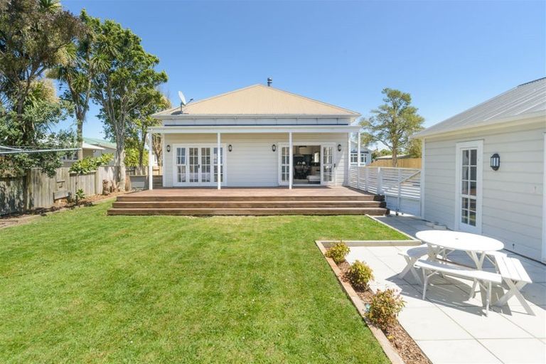 Photo of property in 17 Perrin Place, Kelvin Grove, Palmerston North, 4414