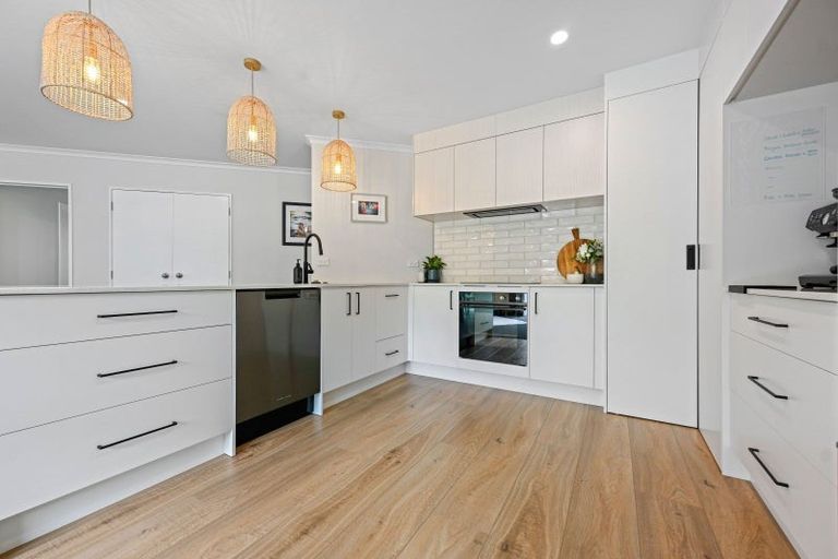 Photo of property in 17 Westview Place, Western Heights, Hamilton, 3200