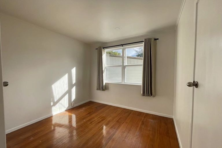 Photo of property in 63 Peach Road, Glenfield, Auckland, 0629