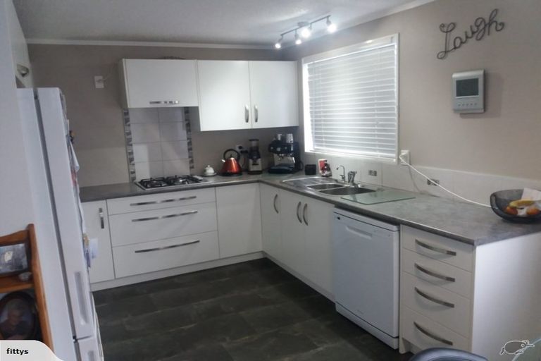 Photo of property in 11 Kensington Place, Fairfield, Hamilton, 3214