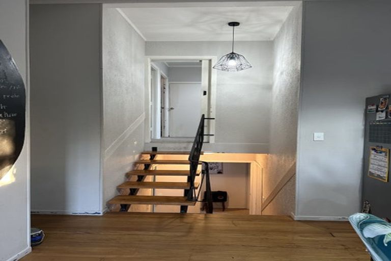 Photo of property in 6 Minton Place, Manurewa, Auckland, 2102