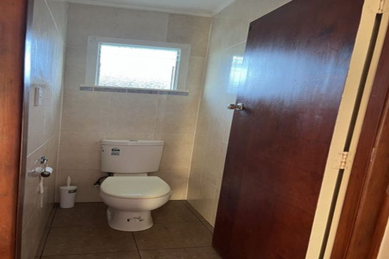 Photo of property in 2/5 Forrest Road, Milford, Auckland, 0620