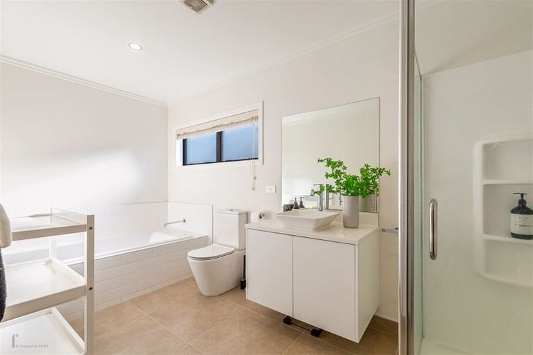 Photo of property in 6 Sacred Kingfisher Road, Hobsonville, Auckland, 0616