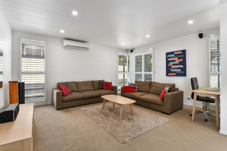 Photo of property in 21a Sharon Road, Waiake, Auckland, 0630
