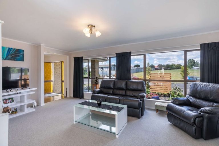 Photo of property in 12 Harbour Crest Drive, Waiuku, 2123