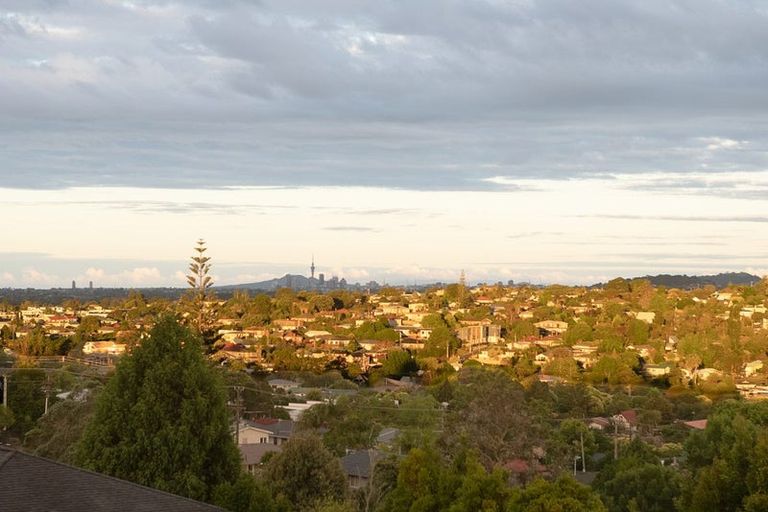 Photo of property in 2/15b Nandana Drive, Glen Eden, Auckland, 0602