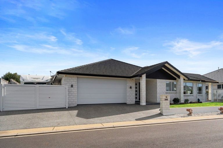 Photo of property in 32 Oceania Sands Way, Papamoa Beach, Papamoa, 3118