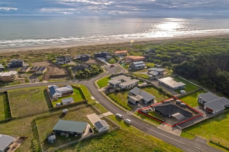 Photo of property in 250 Park Avenue, Waitarere Beach, Levin, 5510