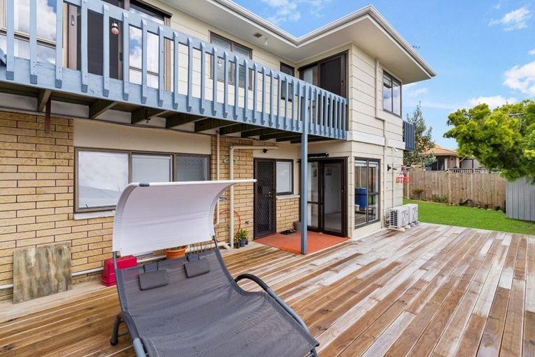 Photo of property in 2/30 Redoubt Road, Goodwood Heights, Auckland, 2105