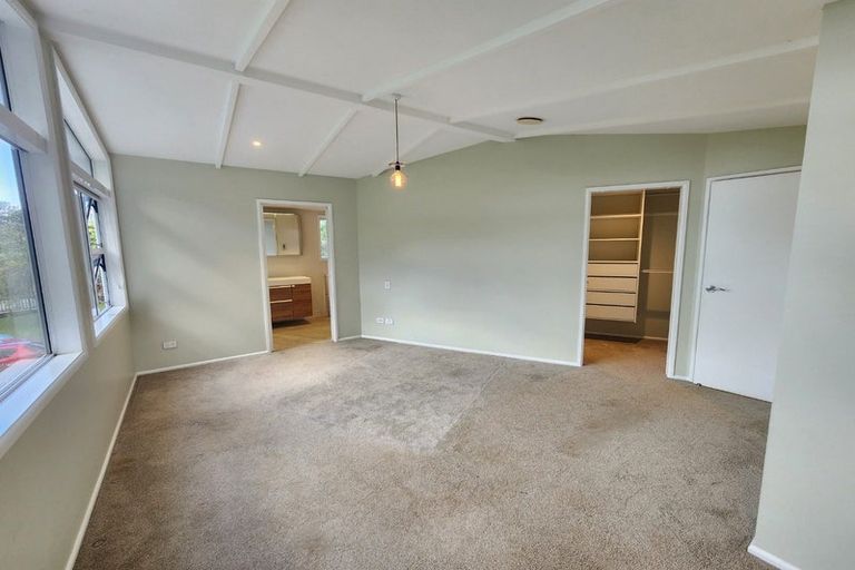 Photo of property in 24 Pendlebury Street, Green Bay, Auckland, 0604