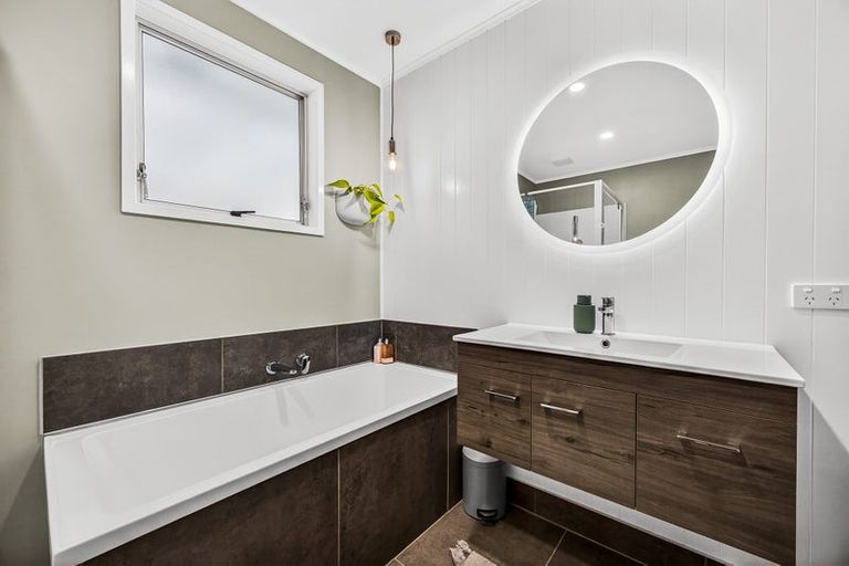 Photo of property in 8 Camphora Place, Ranui, Auckland, 0612