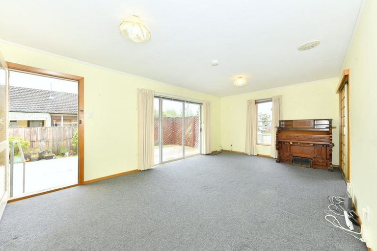 Photo of property in 31 Denniston Crescent, Redwood, Christchurch, 8051