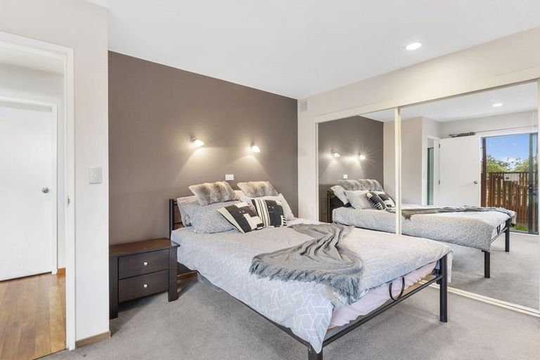 Photo of property in 1/8 Dee Place, Torbay, Auckland, 0630