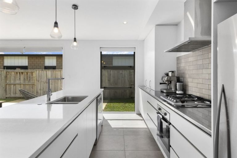 Photo of property in 37 Awataha Crescent, Pyes Pa, Tauranga, 3110