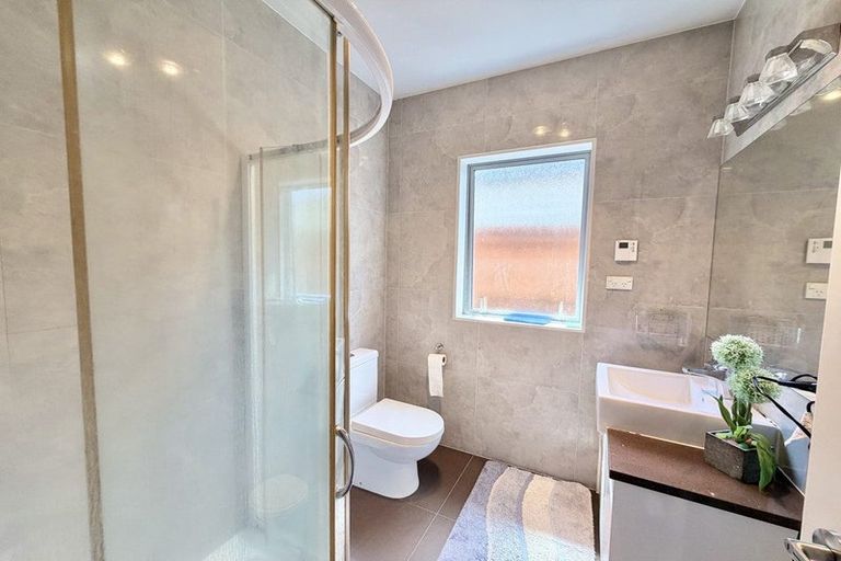 Photo of property in 547 Great South Road, Rosehill, Papakura, 2113