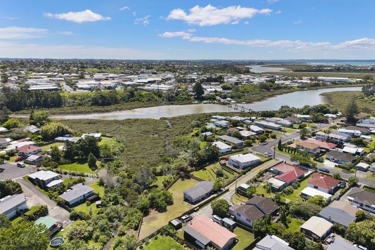 Photo of property in 12 Kiernan Place, Kelston, Auckland, 0602