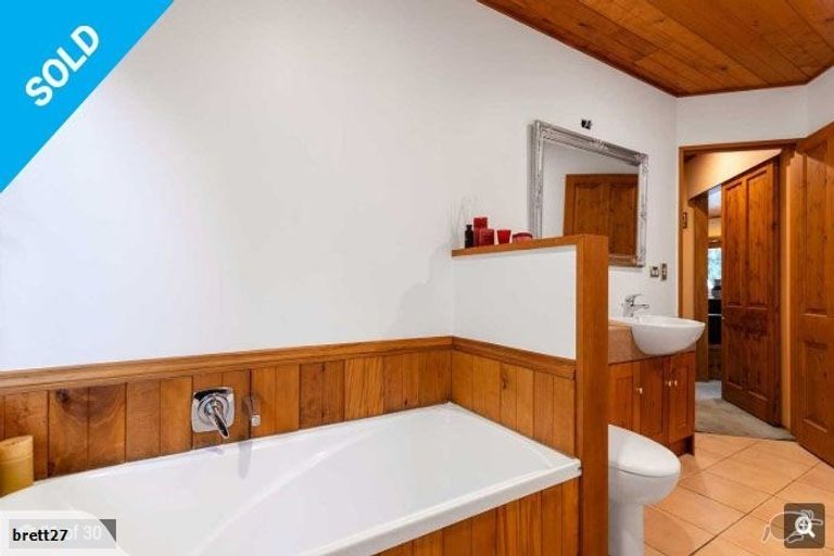 Photo of property in 1b Caples Place, Fernhill, Queenstown, 9300