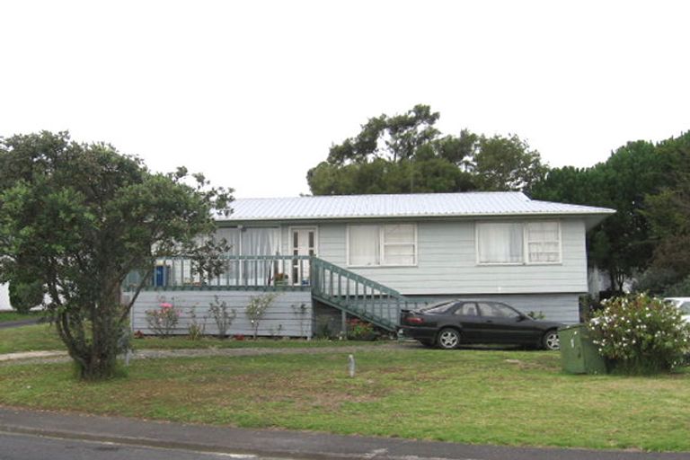 Photo of property in 22 Fitzherbert Avenue, West Harbour, Auckland, 0618