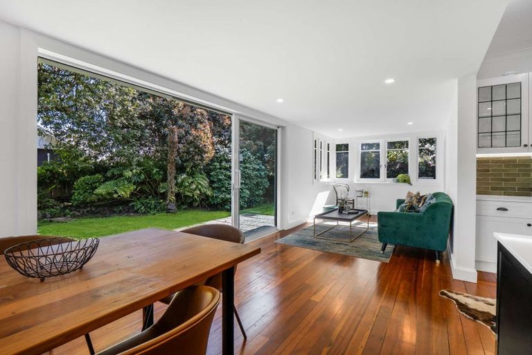 Photo of property in 5 Parkes Avenue, Saint Johns Hill, Whanganui, 4501