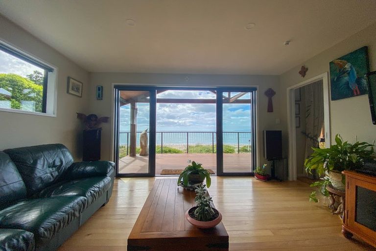 Photo of property in 72 Beach Road, Collingwood, 7073