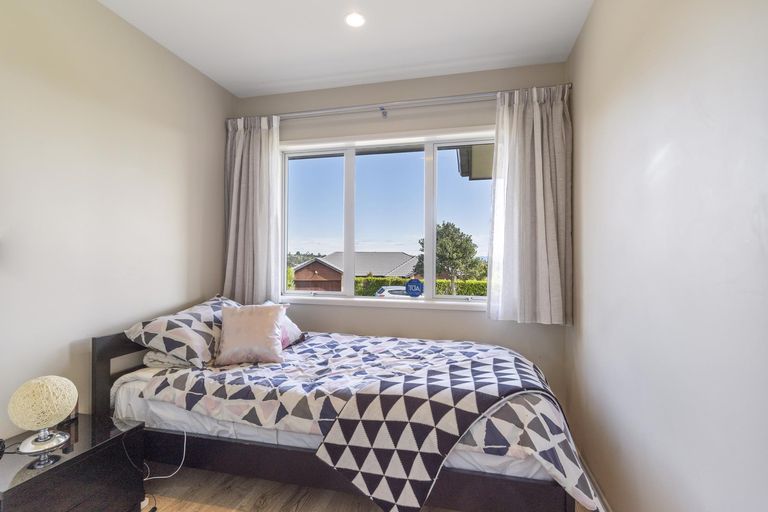 Photo of property in 51 Kittiwake Drive, Schnapper Rock, Auckland, 0632