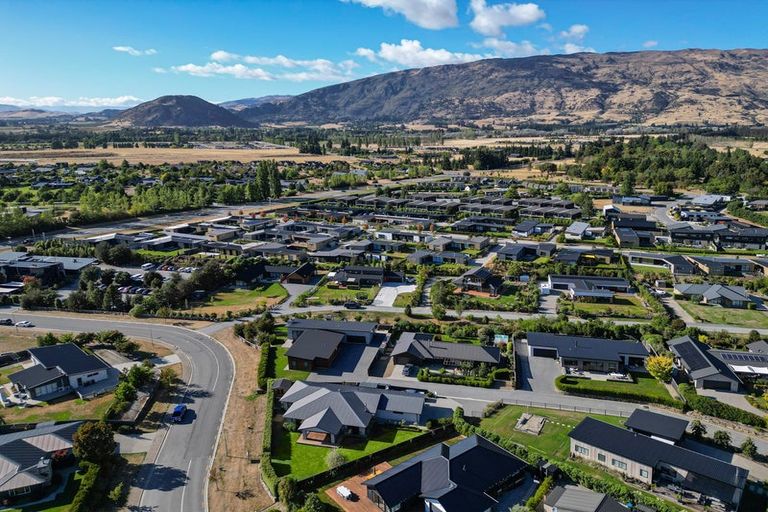 Photo of property in 5 Nancy Lane, Wanaka, 9305