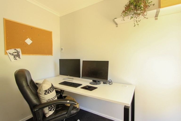 Photo of property in 99 Aquarius Drive, Kawaha Point, Rotorua, 3010