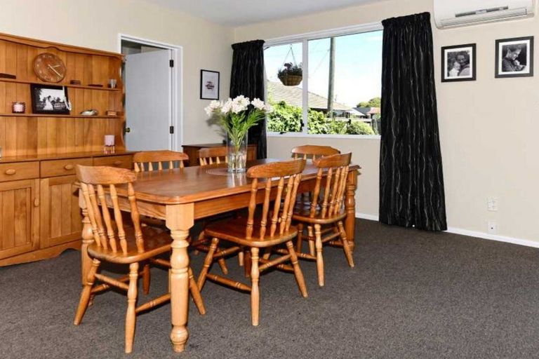 Photo of property in 16 Renfrew Street, Upper Riccarton, Christchurch, 8041