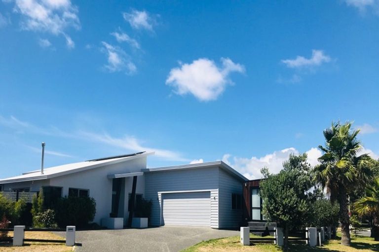 Photo of property in 2 Coral Drive, Papamoa Beach, Papamoa, 3118