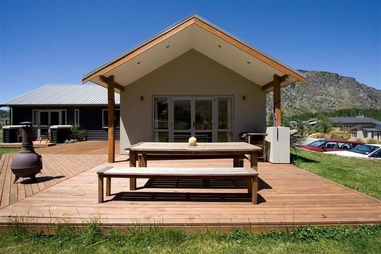 Photo of property in 6 Morning Star Terrace, Arthurs Point, Queenstown, 9371