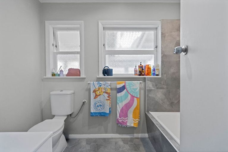 Photo of property in 16 Bledisloe Street, Levin, 5510