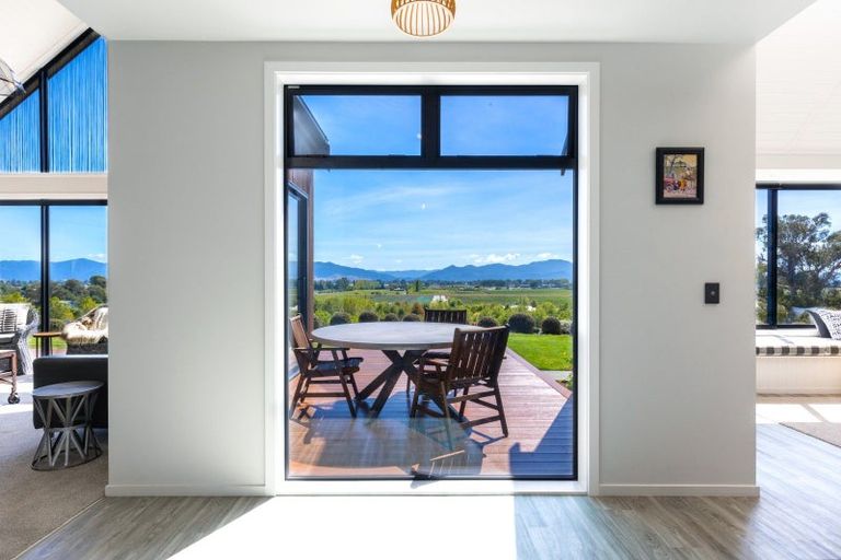 Photo of property in 21 Dry Hills Lane, Riverlands, 7274