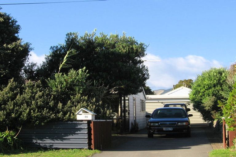 Photo of property in 46 Ngapaki Street, Waikanae Beach, Waikanae, 5036