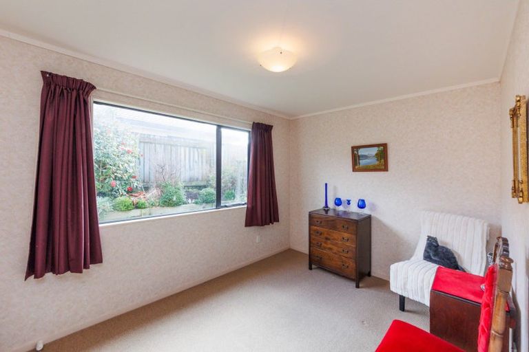 Photo of property in 6 Jordan Way, Kelvin Grove, Palmerston North, 4414