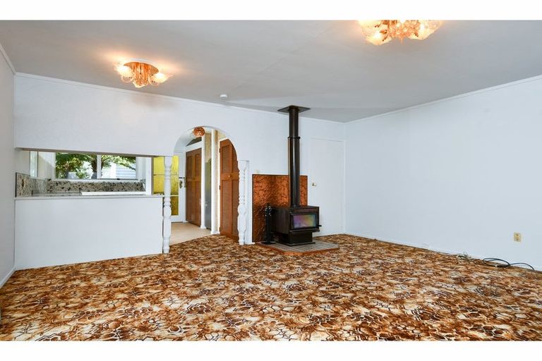 Photo of property in 2/10 Wickstead Place, Massey, Auckland, 0614