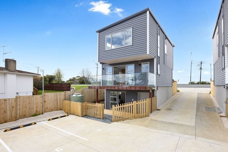Photo of property in 298f Sunset Road, Windsor Park, Auckland, 0632