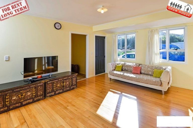 Property details for 27 Belmont Terrace, Milford, Auckland, 0620