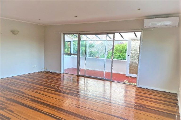 Photo of property in 1 Malters Place, Browns Bay, Auckland, 0630