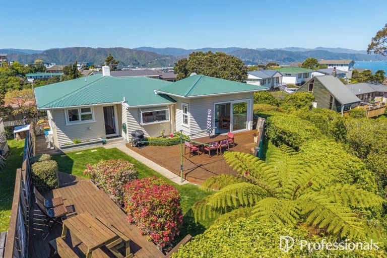 Photo of property in 14 Bushey Way, Maungaraki, Lower Hutt, 5010