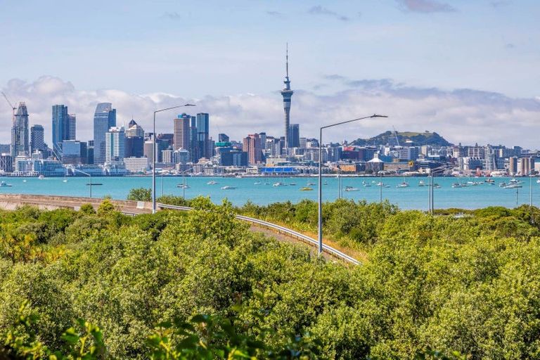 Photo of property in 5 Sylvan Avenue, Northcote, Auckland, 0627