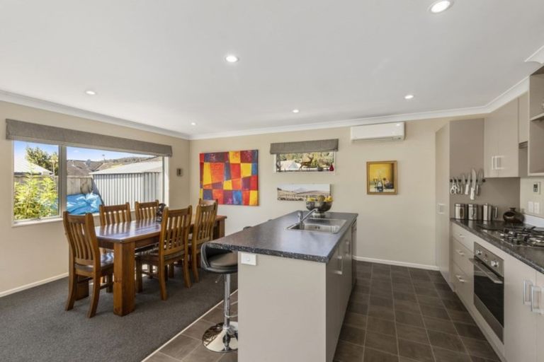 Photo of property in 10 Poppy Watts Grove, Stokes Valley, Lower Hutt, 5019