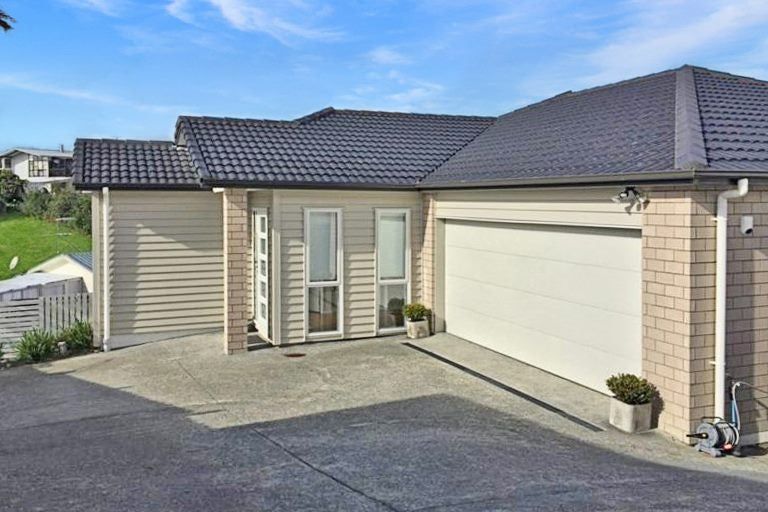 Photo of property in 19b Duncan Avenue, Te Atatu South, Auckland, 0610