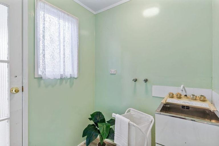 Photo of property in 37 Moire Road, Massey, Auckland, 0614